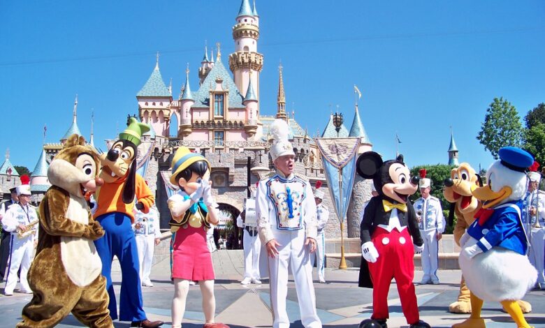 Disneyland Cast Members Rally for Unionization